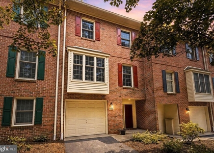 302 Brighton Circle - Photo 1