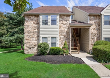 319 Tavistock - Photo 1