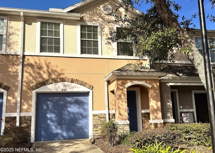 652 Crystal Way - Photo 1