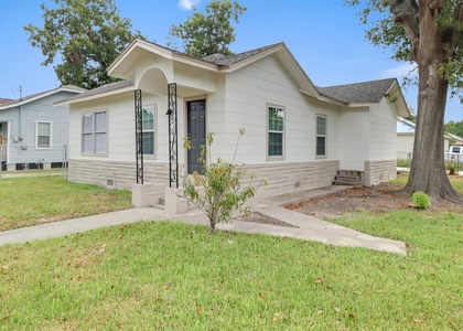 101 E James Street - Photo 1