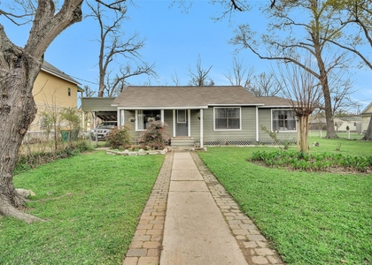 702 W Caroline Street - Photo 1