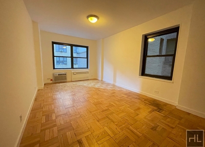 East 55 Street - Photo 1
