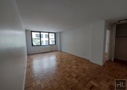 East 49 Street - Photo 1