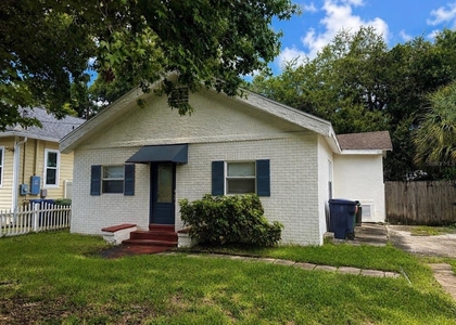 103 W Emma Street - Photo 1