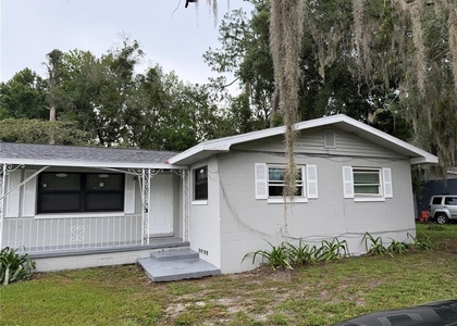 2715 Ne 1st Avenue - Photo 1