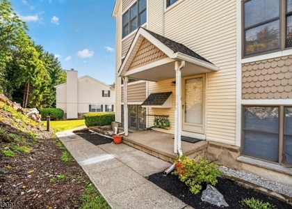56 Portsmouth Ct - Photo 1