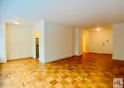East 55 Street - Photo 1