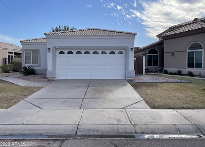 1539 E Beacon Drive - Photo 1