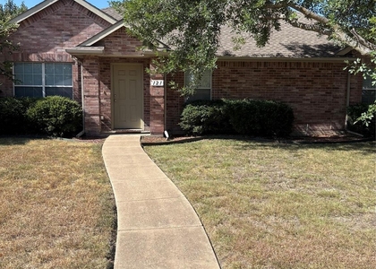 121 Hunters Trail - Photo 1