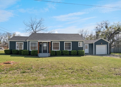 602 W Pecan Street - Photo 1