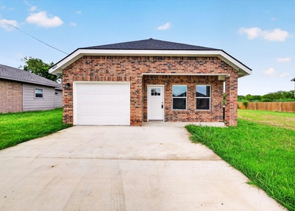 4607 Spencer Street - Photo 1