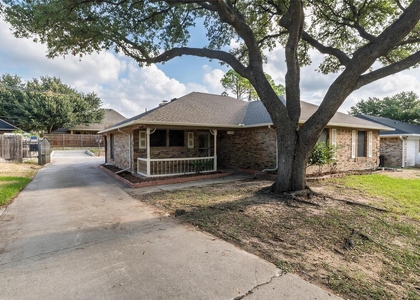 7813 Redwood Court - Photo 1
