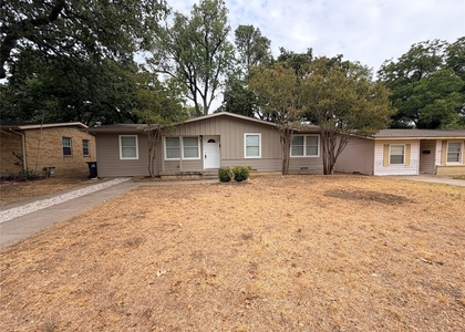 1013 W Tucker Boulevard - Photo 1
