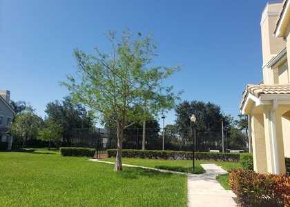 104 Sw Peacock Boulevard - Photo 1