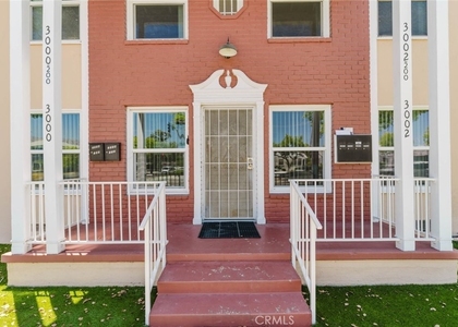 3002 W Victory Boulevard - Photo 1