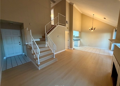 1371 S Park Avenue - Photo 1