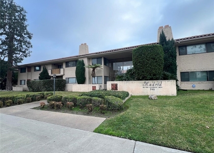 740 W Huntington Drive - Photo 1