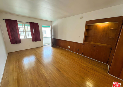 143 N Hamilton Drive - Photo 1