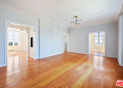 1314 N Hayworth Avenue - Photo 1