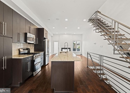 1220 Crease Street - Photo 1