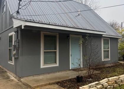 622 Trinity St - Photo 1