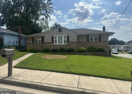 906 Rosedale Avenue - Photo 1