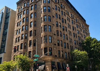 2800 N Pine Grove Avenue - Photo 1