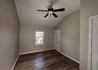 5014 Jefferson St - Photo 1