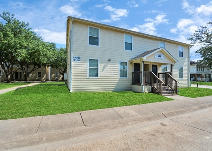 500 W Pitts Avenue - Photo 1