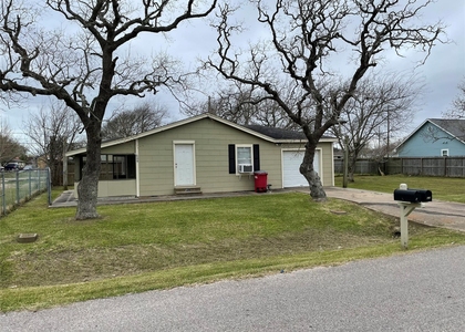 609 N Avenue D - Photo 1