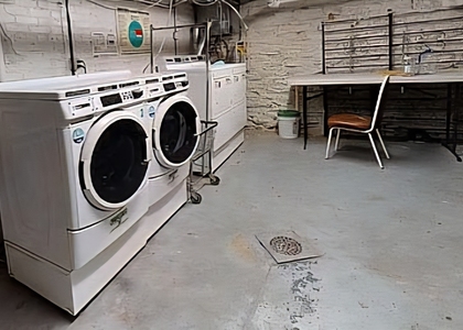 East 61 Street - Photo 1