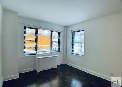 East 56 Street - Photo 1