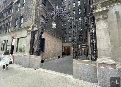 East 46 Street - Photo 1