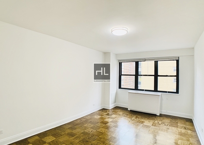 E 16 St - Photo 1