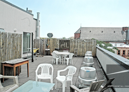 Metropolitan Ave - Photo 1