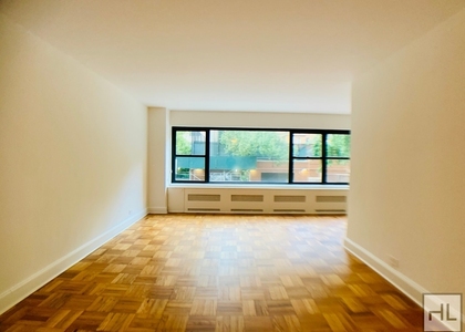 East 55 Street - Photo 1