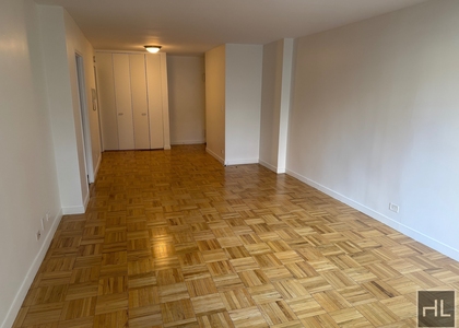 East 49 Street - Photo 1