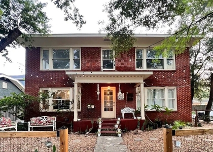 1302 W Bell Street - Photo 1