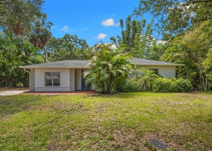 4010 W Angeles Street - Photo 1
