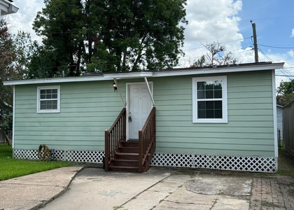 914 E 25th Street - Photo 1