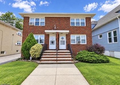 556 Cleveland Ave - Photo 1