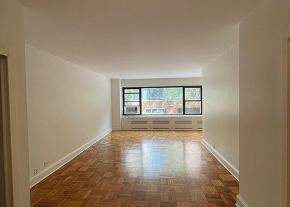 East 55 Street - Photo 1