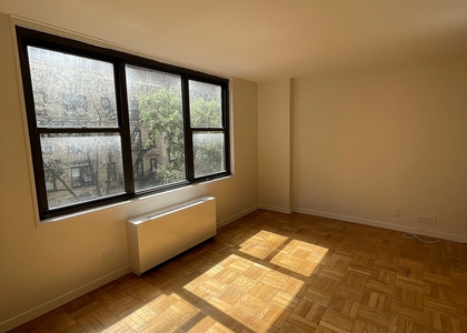 East 49 Street - Photo 1