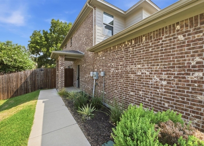 809 Jameson Street - Photo 1