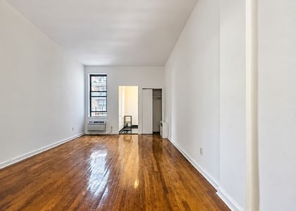 404 East 75th Street - Photo 1