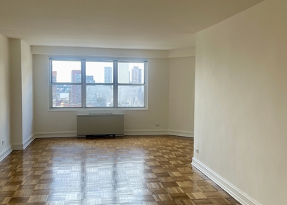 West 52nd Street - Photo 1