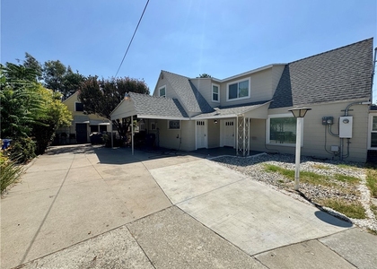 3052 Burton - Photo 1