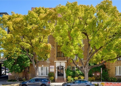 228 S Kenwood Street - Photo 1