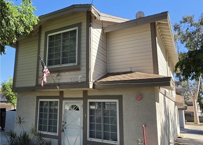 1614 S Campus Avenue - Photo 1