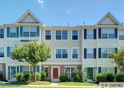 83 Nathan Boulevard - Photo 1
